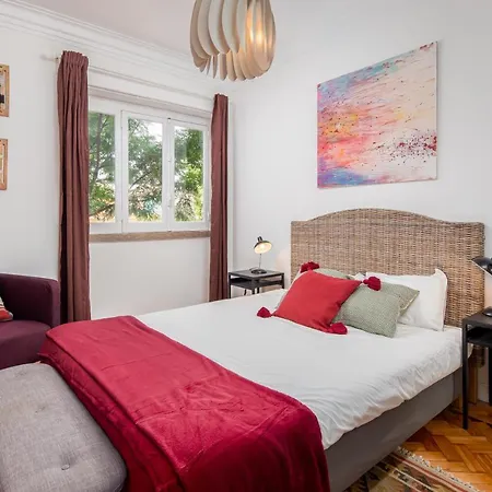Classy 4Bdr Apartment With Balcony Apartment Lisbon