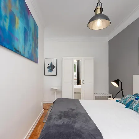 Διαμέρισμα Classy 4bdr W/ Balcony By Lovelystay *