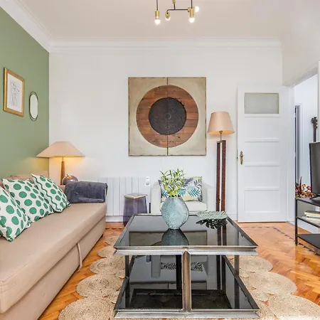 Apartment Classy 4bdr W/ Balcony By Lovelystay