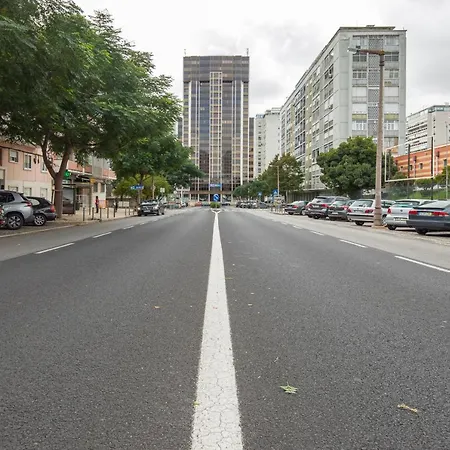 Classy 4bdr W/ Balcony By Lovelystay Apartment Lisbon