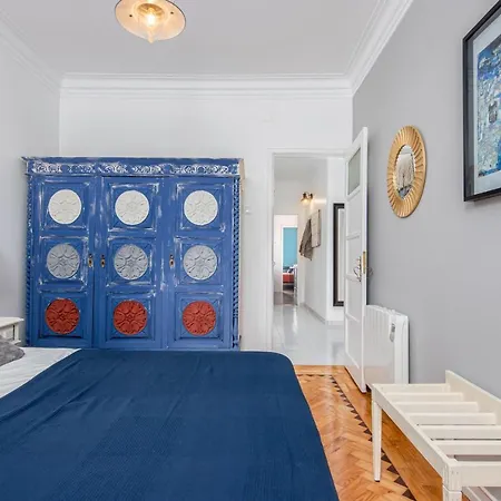 Classy 4Bdr Apartment With Balcony * Lisbon
