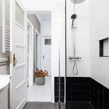 Classy 4Bdr Apartment With Balcony * Lisbon