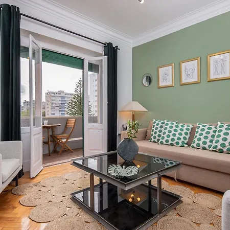 Classy 4bdr W/ Balcony By Lovelystay Διαμέρισμα *