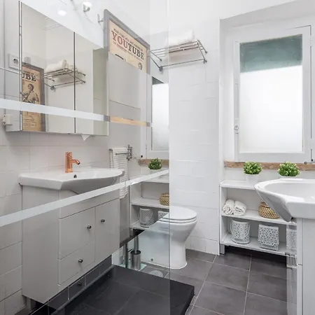 Classy 4Bdr Apartment With Balcony Lisbon