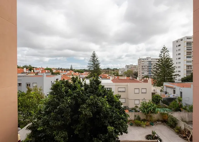 Classy 4bdr W/ Balcony By Lovelystay