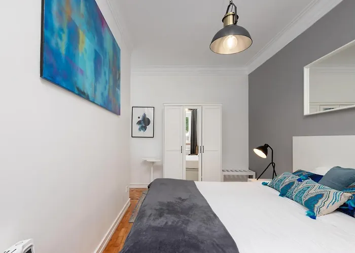 Apartamento Classy 4bdr W/ Balcony By Lovelystay *