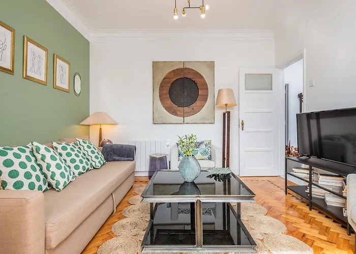 Apartamento Classy 4bdr W/ Balcony By Lovelystay