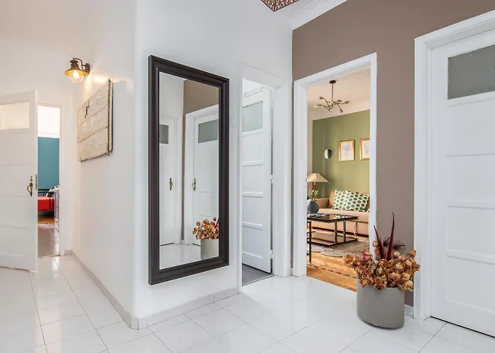 Apartamento Classy 4bdr W/ Balcony By Lovelystay *
