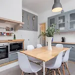 Classy 4bdr W/ Balcony By Lovelystay Lisboa