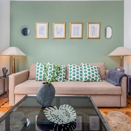 Classy 4bdr W/ Balcony By Lovelystay 아파트